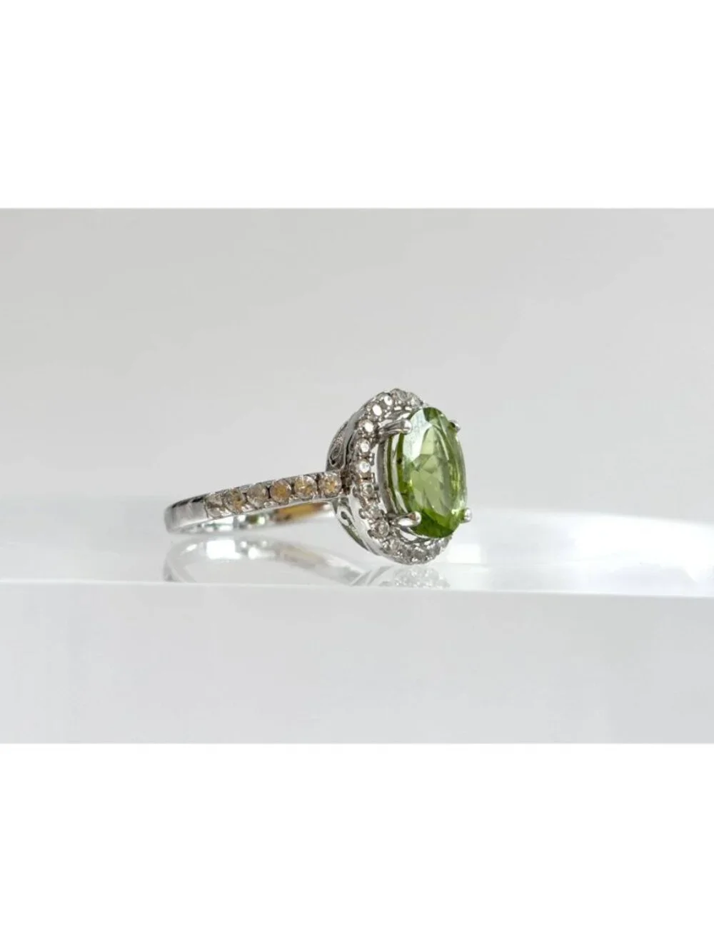 Peridot Gemstone Halo CZ Lined Sterling Silver 925 Vintage Ring - sz 7.25